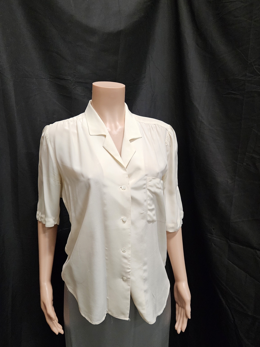 A127 Jerri Sherman 100% Silk Cream Button-Up Blouse Size 8